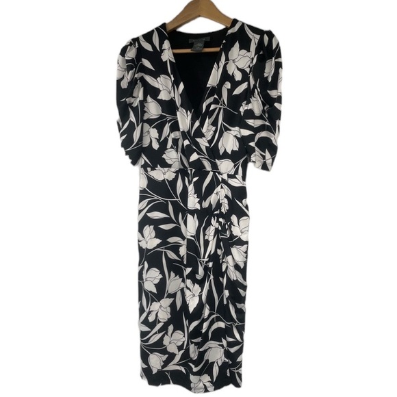 Suzy Shier Dresses & Skirts - NWOT Suzy Shier black and white floral dress